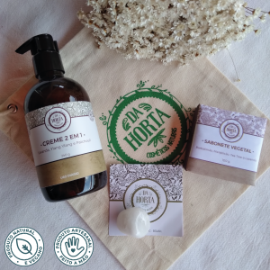 Cheirinho de Mãe - Sabonete Barbatimão + Creme 2 em 1 Lavanda + Necessaire de Pano + Ramalhete de Sempre Vivas + Pedra de Quartzo